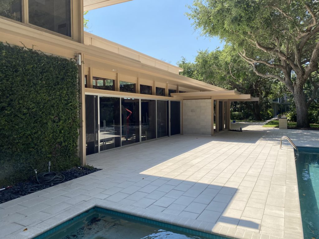 Mid-century modern home with floor-to-ceiling glass cleaned by Clearview